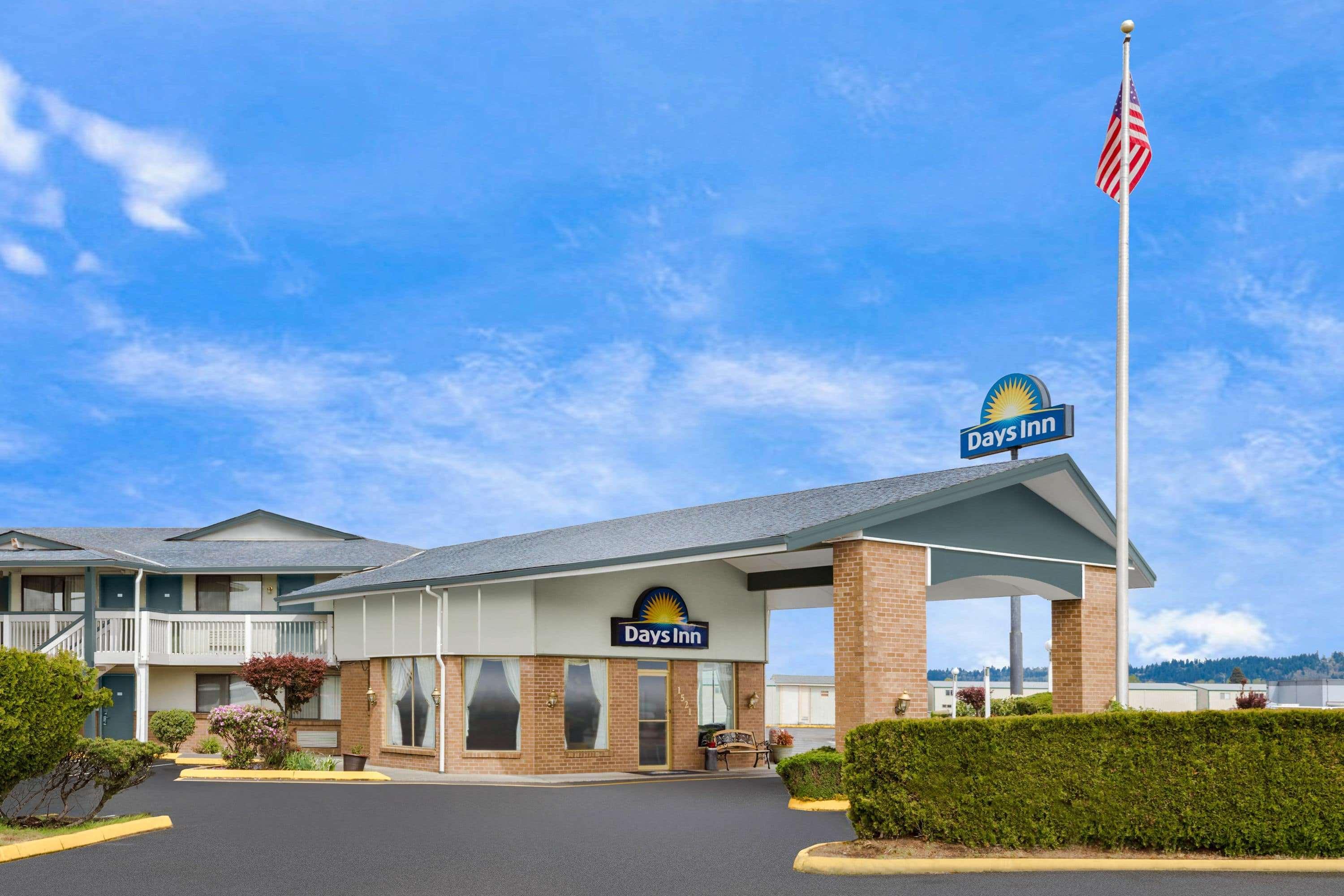 Days Inn By Wyndham Auburn Exterior photo
