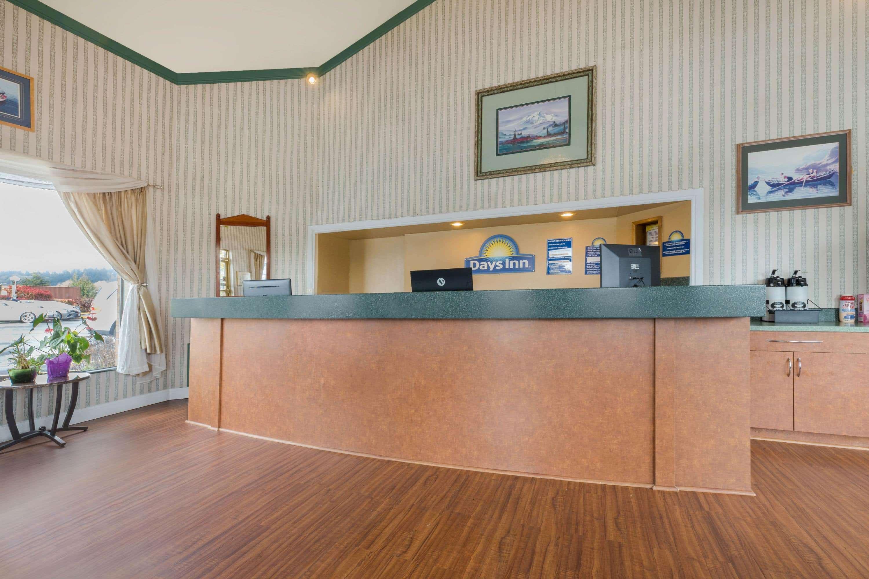 Days Inn By Wyndham Auburn Exterior photo